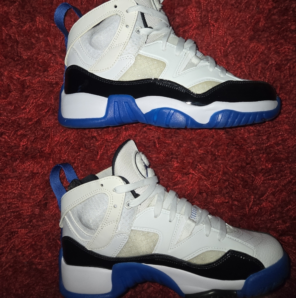 Jordans Boys White & Blue Sneakers - Picture 4 of 7